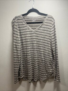 Cozy V-Neck Striped Long-Sleeve Top - Gray/Black